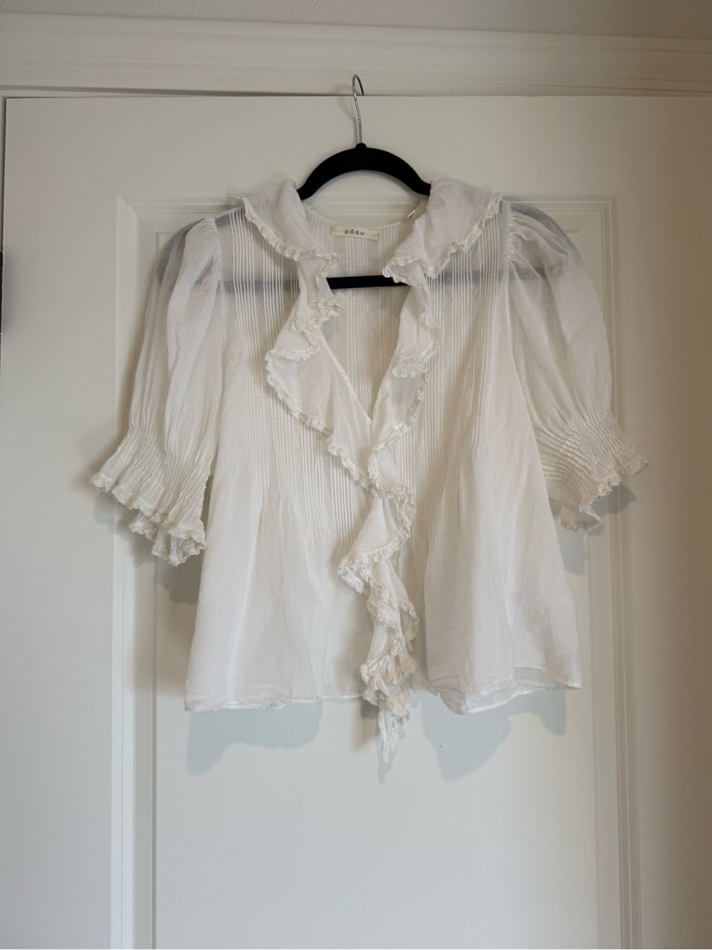 Doen Henri ruffle short sleeve blouse in salt white